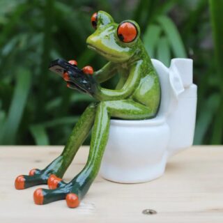 Statue Grenouille sur Toilettes